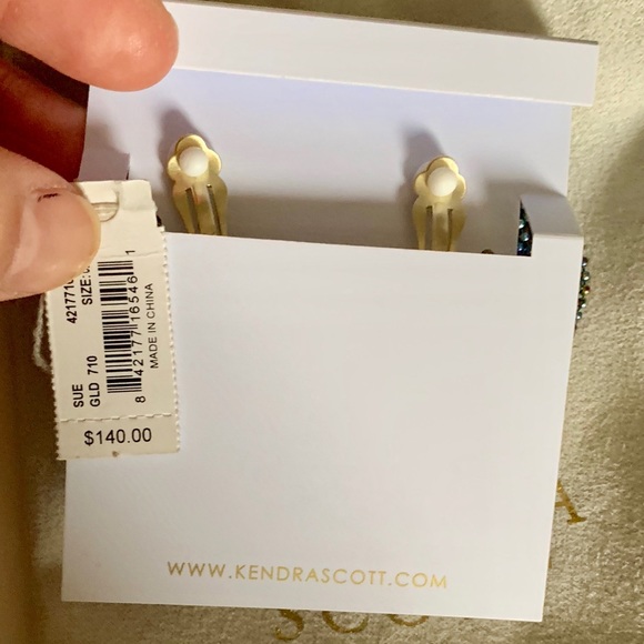 Kendra Scott Sue Tassel Clip-on Earrings in Gold - Picture 4 of 8